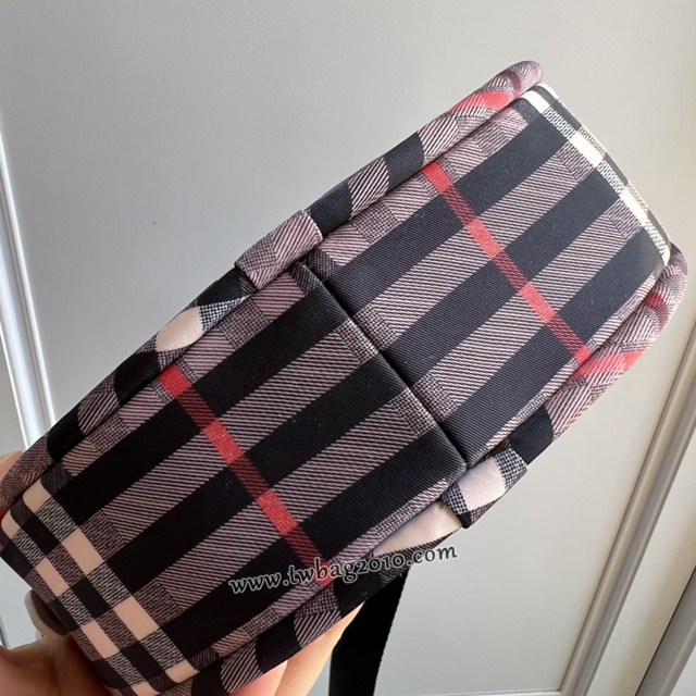 Burberry專門店新款圓餅小格紋橢圓形小包 巴寶莉雙面可用不同圖案女士小斜挎包 yxb1023